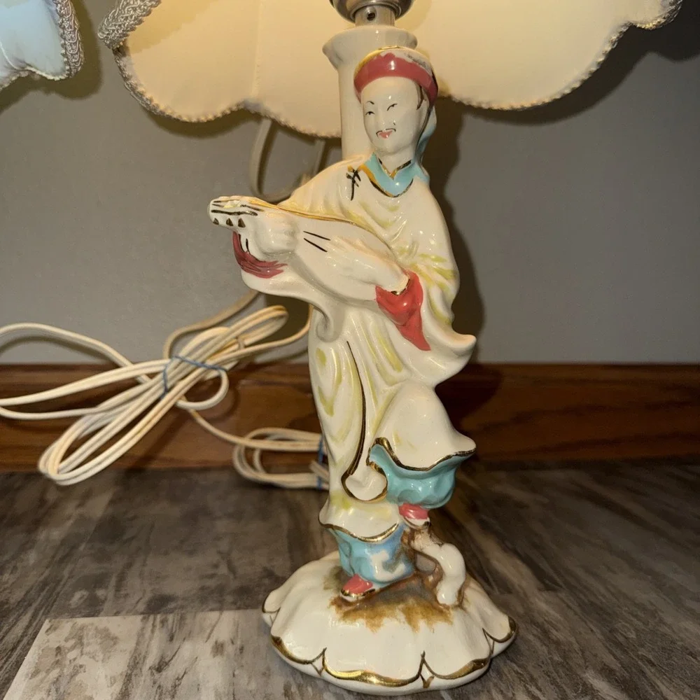 Vintage Pair Chinese Asian Porcelain Figural Table Lamp Set Lamps W Shades Work